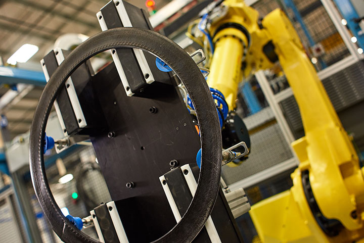 Detail Photo of Steelastic Automatic Apex Application Systems showing the tire bead